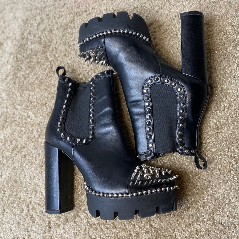 Spiked Boots 💗